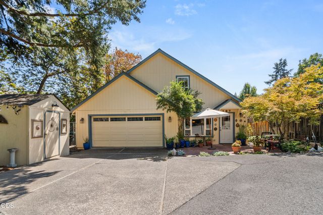 420 S Oregon Street, Jacksonville, OR 97530