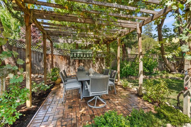420 S Oregon Street, Jacksonville, OR 97530