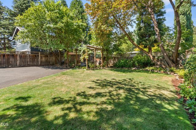 420 S Oregon Street, Jacksonville, OR 97530
