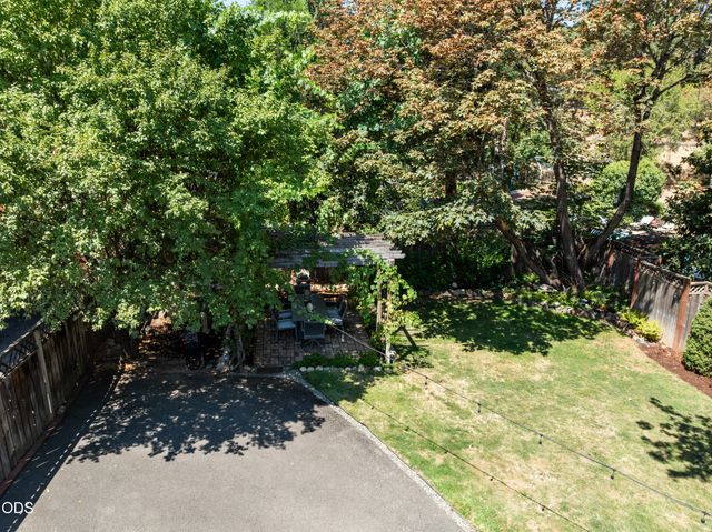 420 S Oregon Street, Jacksonville, OR 97530