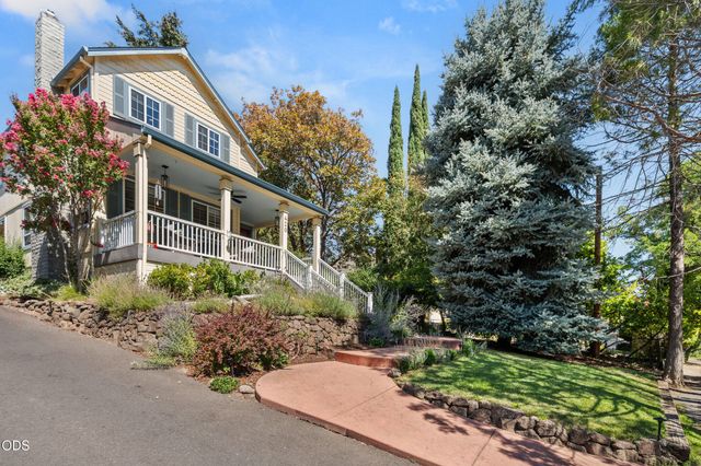 420 S Oregon Street, Jacksonville, OR 97530