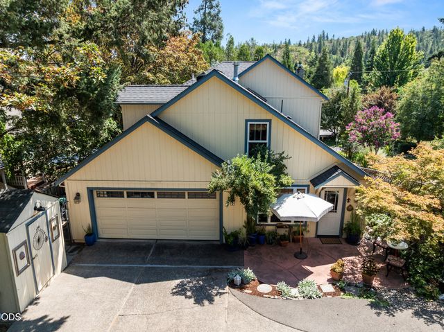 420 S Oregon Street, Jacksonville, OR 97530