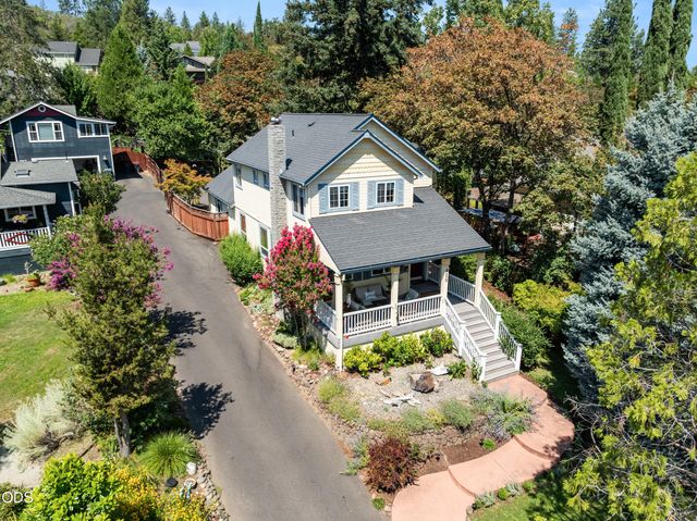 420 S Oregon Street, Jacksonville, OR 97530