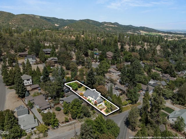 420 S Oregon Street, Jacksonville, OR 97530