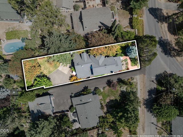 420 S Oregon Street, Jacksonville, OR 97530