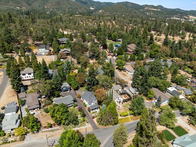 420 S Oregon Street, Jacksonville, OR 97530