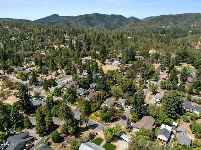 420 S Oregon Street, Jacksonville, OR 97530