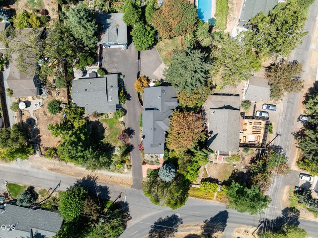 420 S Oregon Street, Jacksonville, OR 97530