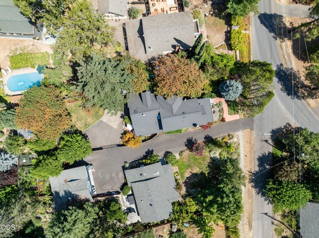 420 S Oregon Street, Jacksonville, OR 97530