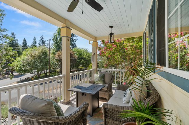 420 S Oregon Street, Jacksonville, OR 97530