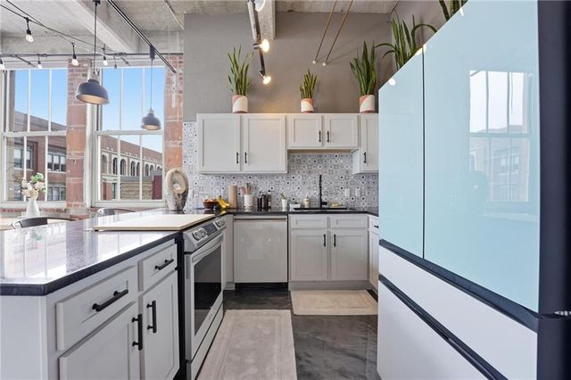 321 W 7th Street 407, Kansas City, MO 64105