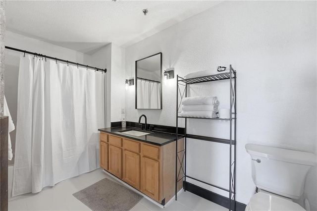 321 W 7th Street 407, Kansas City, MO 64105