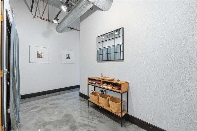 321 W 7th Street 407, Kansas City, MO 64105