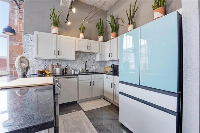 321 W 7th Street 407, Kansas City, MO 64105