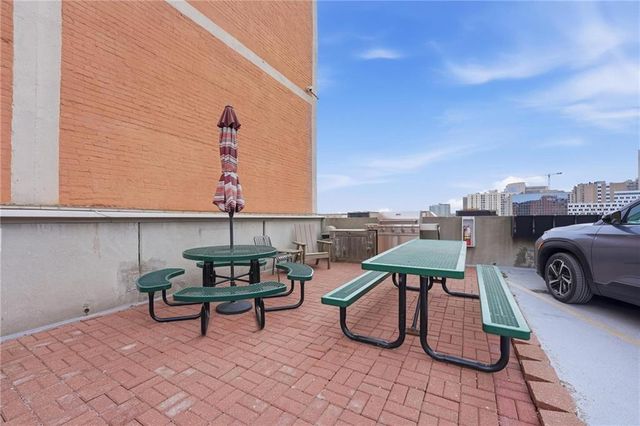 321 W 7th Street 407, Kansas City, MO 64105