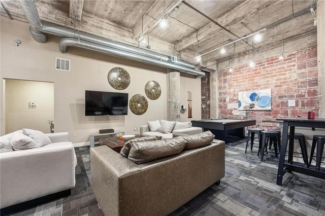 321 W 7th Street 407, Kansas City, MO 64105