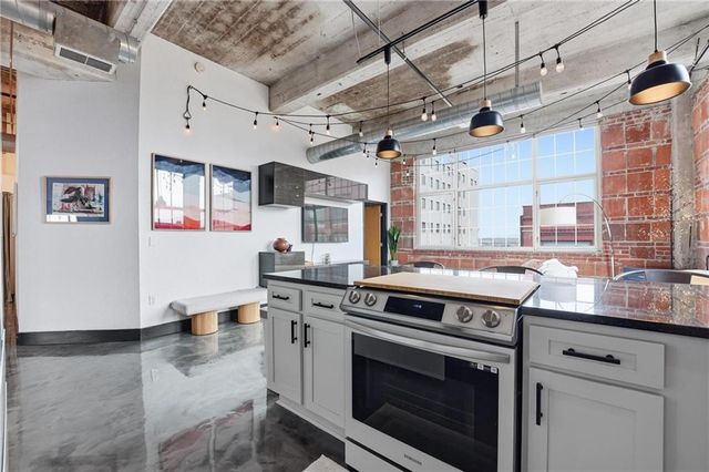 321 W 7th Street 407, Kansas City, MO 64105