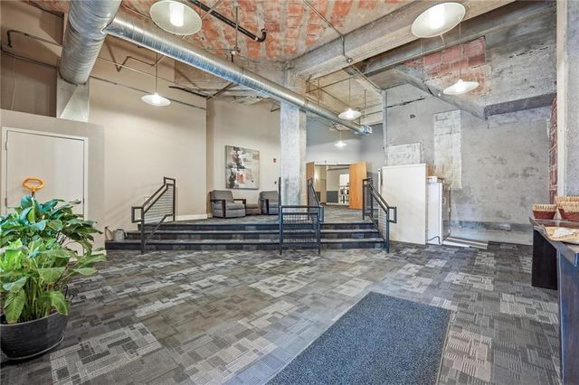 321 W 7th Street 407, Kansas City, MO 64105