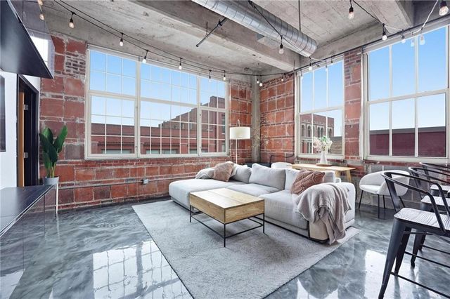 321 W 7th Street 407, Kansas City, MO 64105