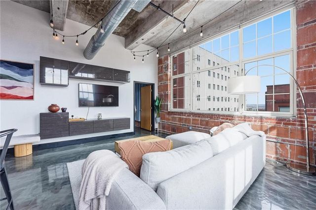 321 W 7th Street 407, Kansas City, MO 64105