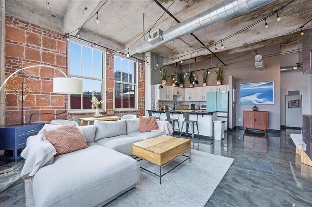 321 W 7th Street 407, Kansas City, MO 64105