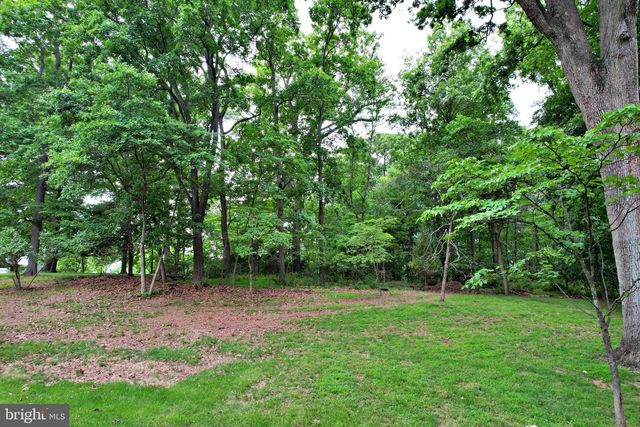 7627 SUMMIT POINT RD, Charles Town, WV 25414