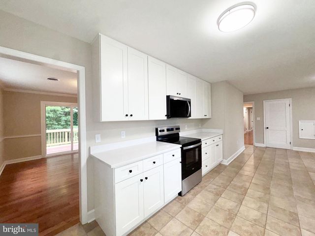 7627 SUMMIT POINT RD, Charles Town, WV 25414