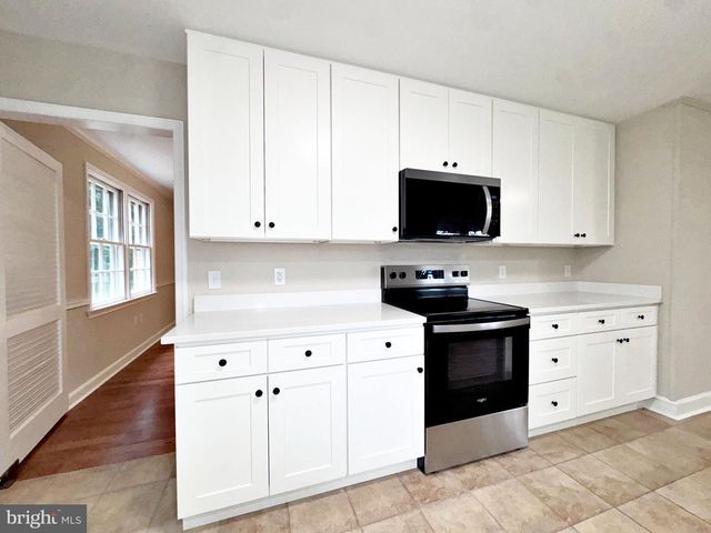 7627 SUMMIT POINT RD, Charles Town, WV 25414