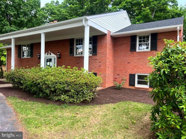 7627 SUMMIT POINT RD, Charles Town, WV 25414