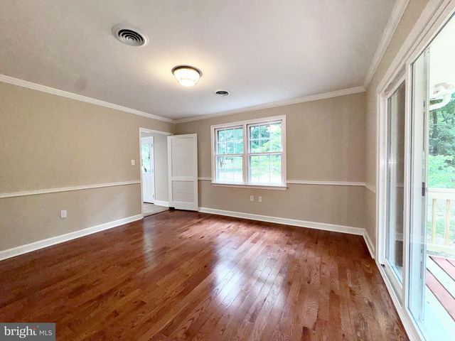 7627 SUMMIT POINT RD, Charles Town, WV 25414