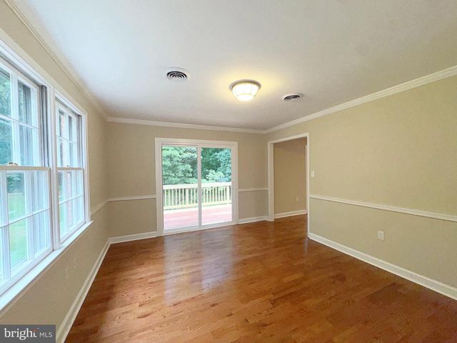 7627 SUMMIT POINT RD, Charles Town, WV 25414