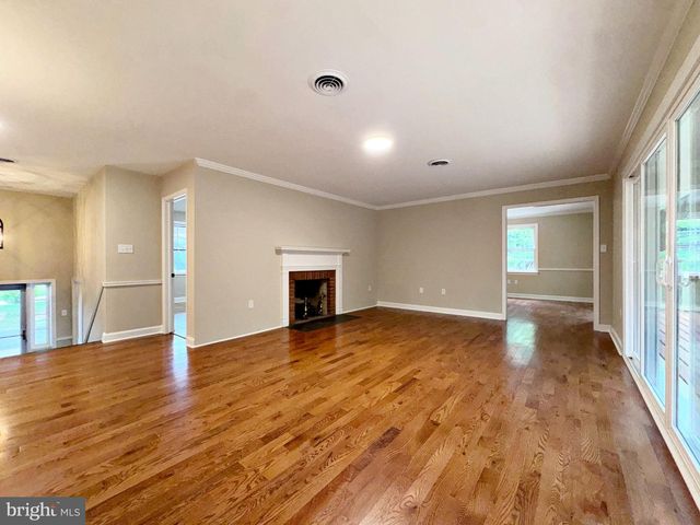 7627 SUMMIT POINT RD, Charles Town, WV 25414