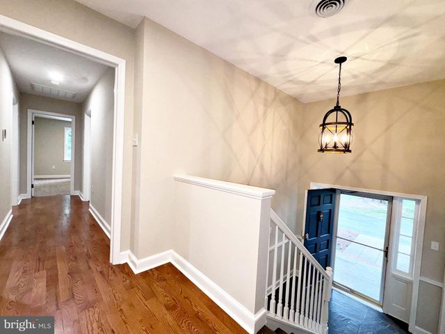 7627 SUMMIT POINT RD, Charles Town, WV 25414