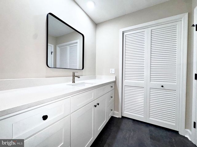 7627 SUMMIT POINT RD, Charles Town, WV 25414