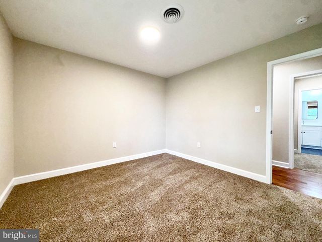 7627 SUMMIT POINT RD, Charles Town, WV 25414