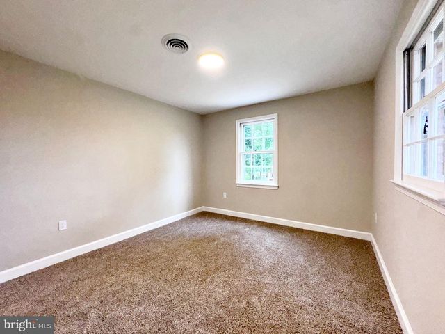 7627 SUMMIT POINT RD, Charles Town, WV 25414
