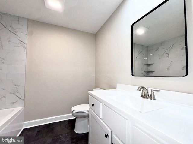 7627 SUMMIT POINT RD, Charles Town, WV 25414