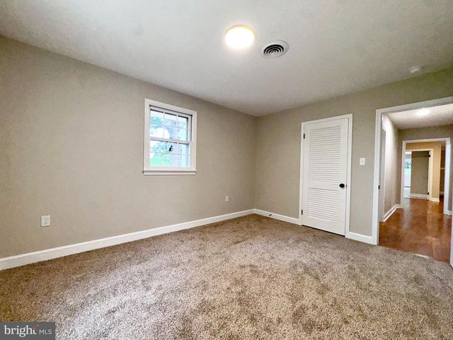 7627 SUMMIT POINT RD, Charles Town, WV 25414