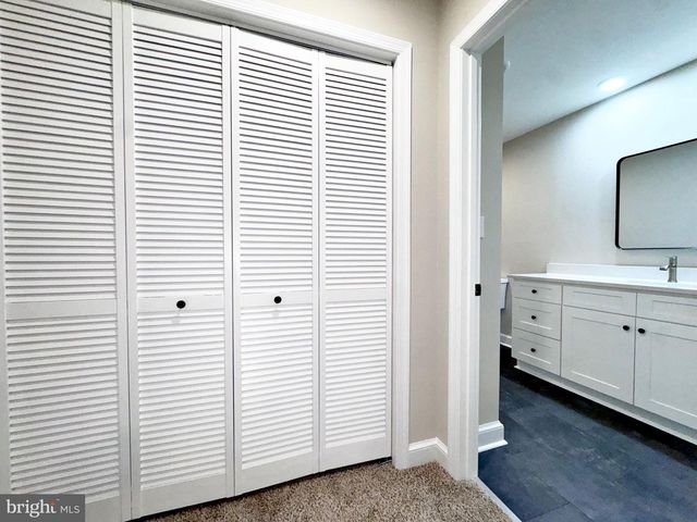 7627 SUMMIT POINT RD, Charles Town, WV 25414
