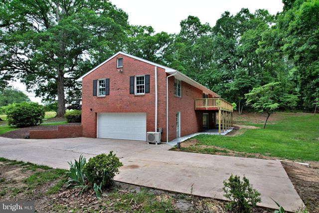 7627 SUMMIT POINT RD, Charles Town, WV 25414