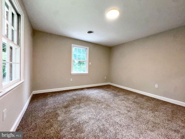 7627 SUMMIT POINT RD, Charles Town, WV 25414