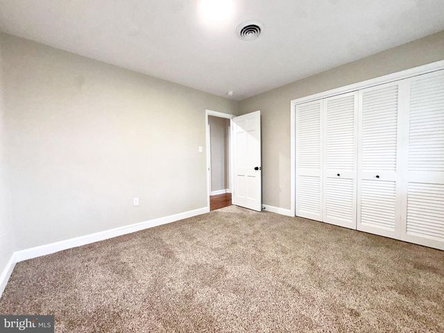 7627 SUMMIT POINT RD, Charles Town, WV 25414