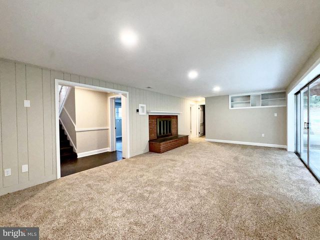 7627 SUMMIT POINT RD, Charles Town, WV 25414