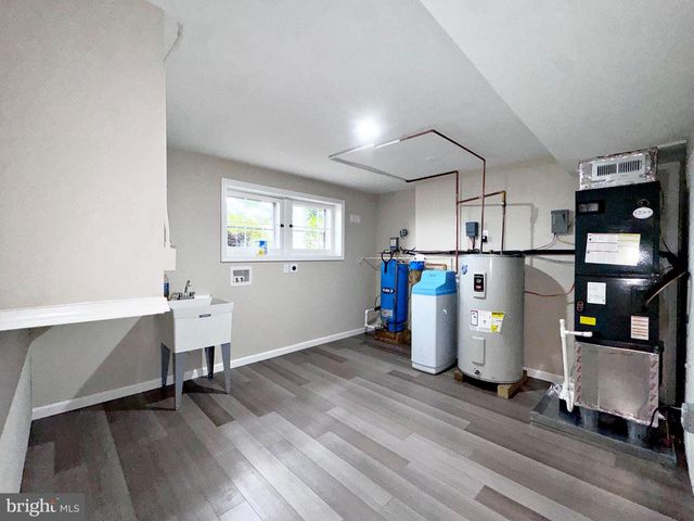 7627 SUMMIT POINT RD, Charles Town, WV 25414