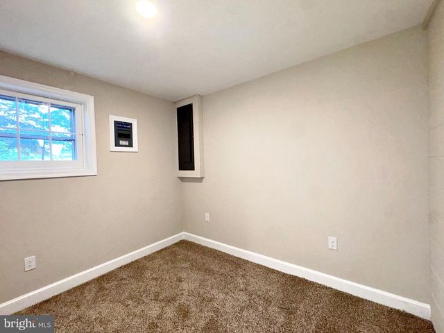 7627 SUMMIT POINT RD, Charles Town, WV 25414