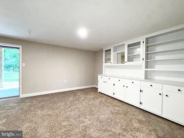 7627 SUMMIT POINT RD, Charles Town, WV 25414
