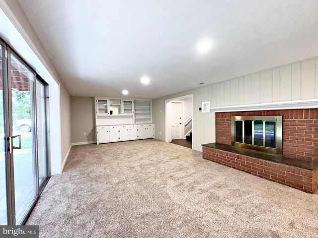 7627 SUMMIT POINT RD, Charles Town, WV 25414
