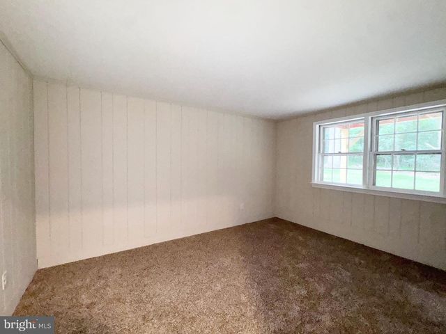 7627 SUMMIT POINT RD, Charles Town, WV 25414