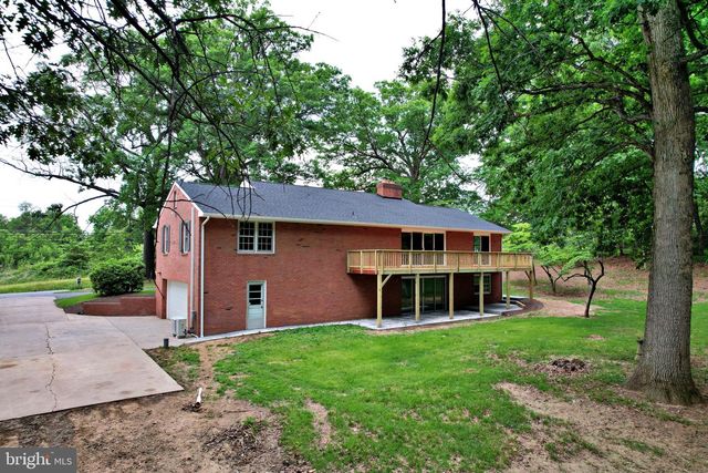 7627 SUMMIT POINT RD, Charles Town, WV 25414