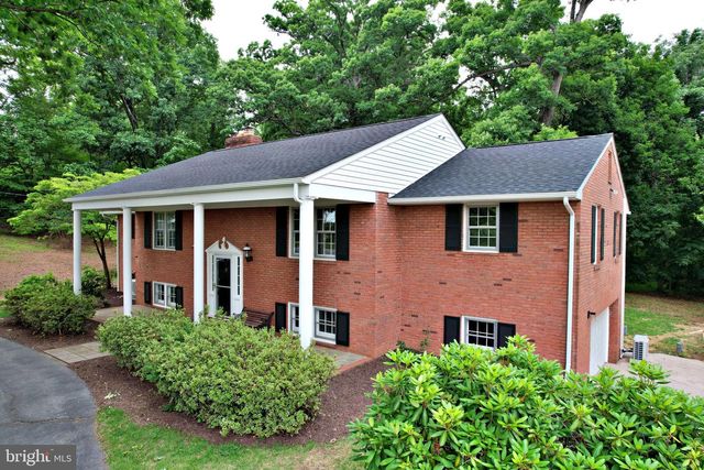 7627 SUMMIT POINT RD, Charles Town, WV 25414